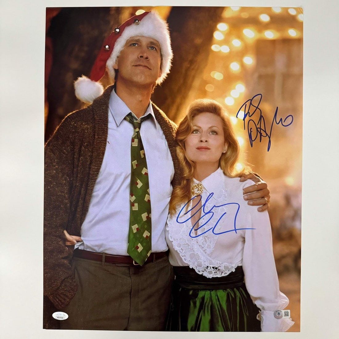 Chevy Chase Beverly D'Angelo Autographed 16x20 Photo JSA Certified: Chevy Chase Beverly D'Angelo Autographed 16x20 Photo JSA Certified This stunning 16x20 photo features the autographs of Chevy Chase and Beverly D'Angelo, capturing a memorable moment. The authenticity