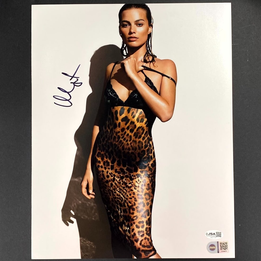 11x14 Photograph Autographed by Margot Robbie with SWAU and JSA Authentication: 11x14 Photograph Autographed by Margot Robbie with SWAU and JSA Authentication This is an original 11x14 photograph signed by Margot Robbie. The autograph has been authenticated by James Spence Authen