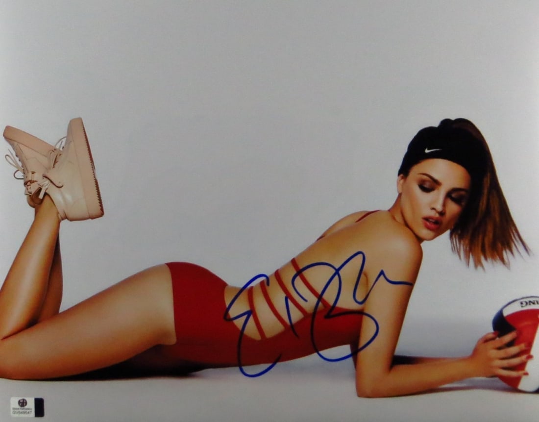 Eiza Gonzalez Signed 11x14 Photo From Dusk Til Dawn GAI Authenticated: Eiza Gonzalez Signed 11x14 Photo From Dusk Til Dawn GAI Authenticated This stunning 11X14 photograph features Eiza Gonzalez, signed by the actress herself. The autograph is authenticated by Global Aut