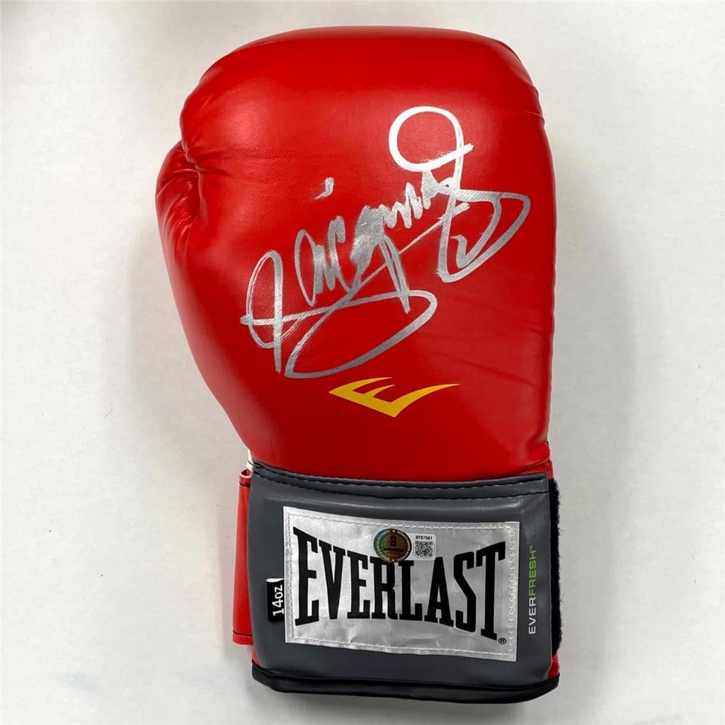 Everlast Boxing Glove Autographed by Manny Pacquiao with Beckett Authentication (1 of 4)