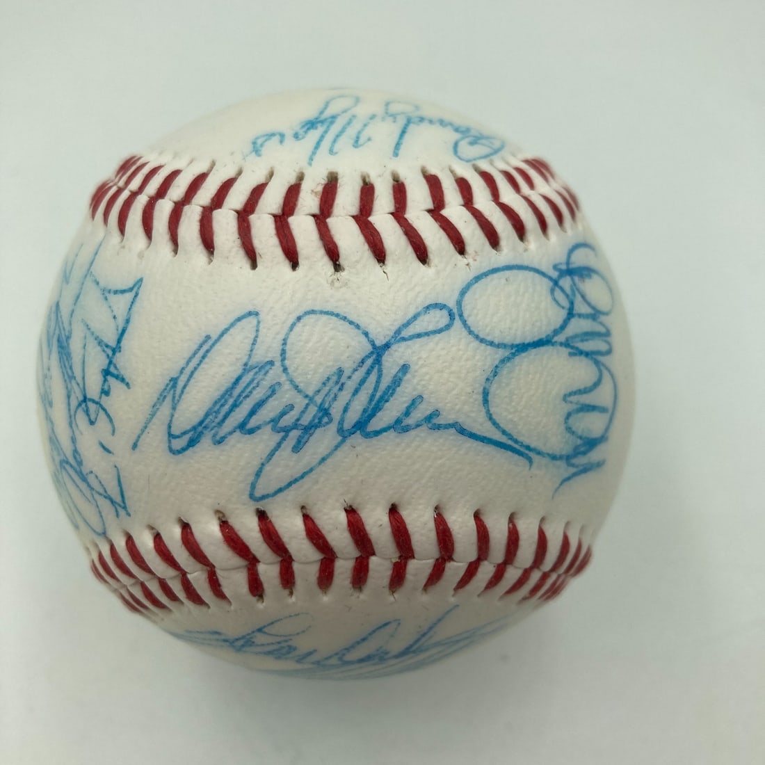 1986 New York Mets Signed World Series Baseball with JSA COA: 1986 New York Mets Signed World Series Baseball with JSA COA Celebrate the triumph of the 1986 New York Mets with this original team-signed baseball, featuring 26 autographs from players including Gar