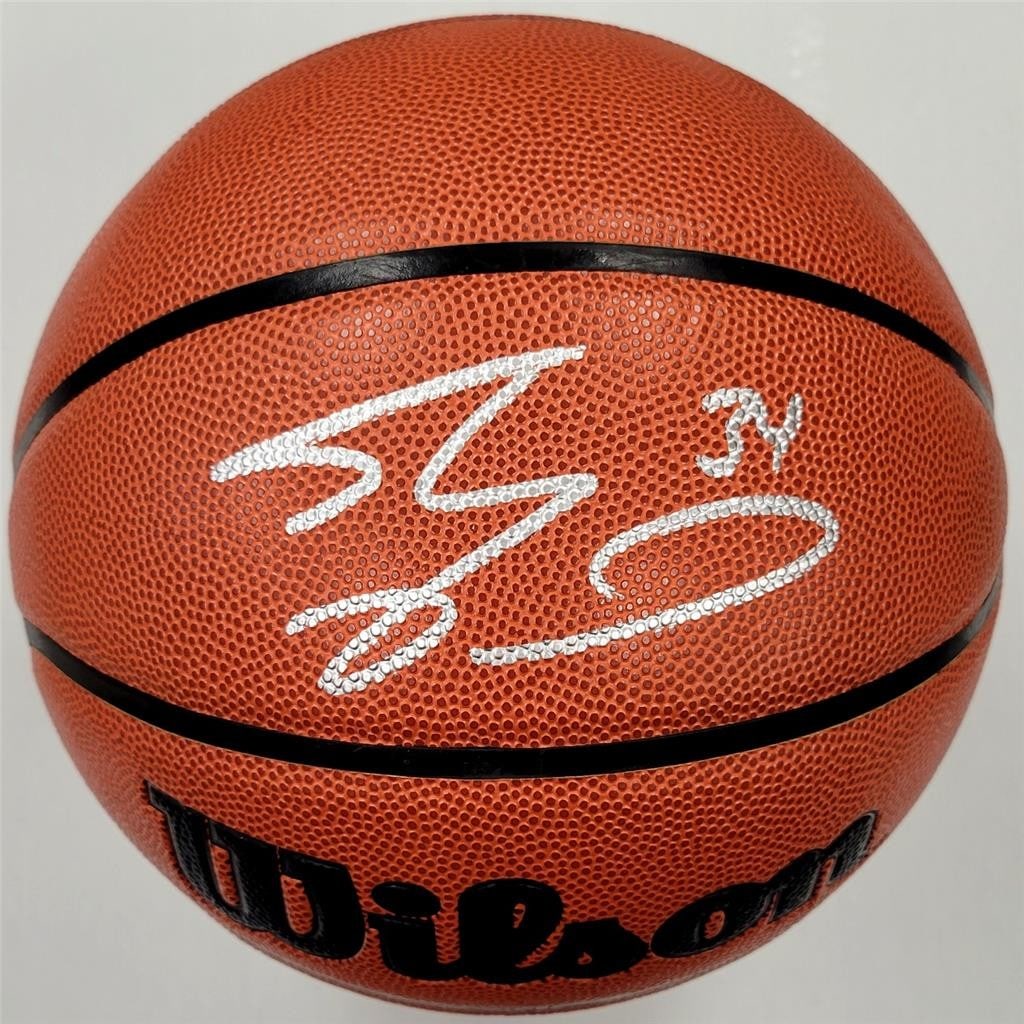 Wilson NBA basketball autographed by Shaquille O'Neal with JSA authentication (1 of 4)