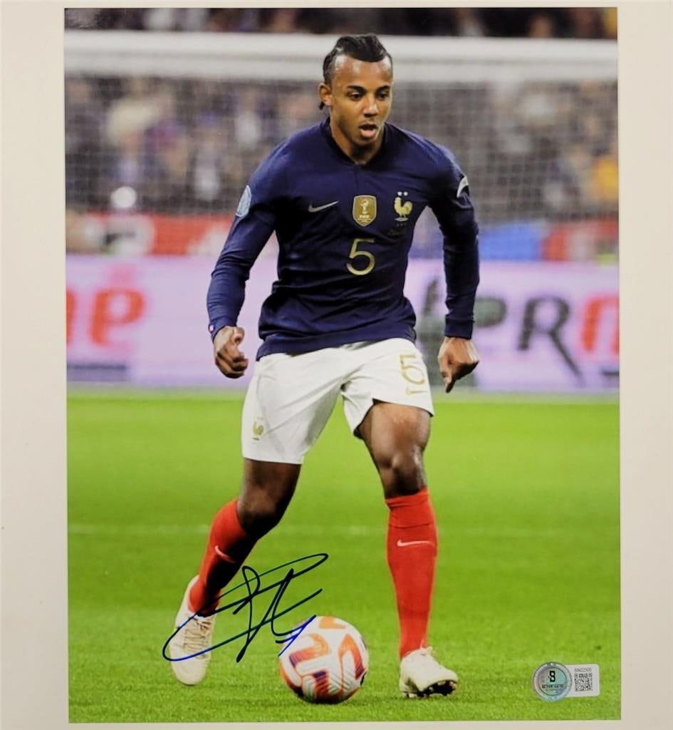 Jules Kounde Signed France 8.5x11 Photo Beckett Authenticated: Jules Kounde Signed France 8.5x11 Photo Beckett Authenticated This is a signed 8.5x11 photo of Jules Kounde, showcasing the talented French soccer player. The photograph is an original piece, authenti