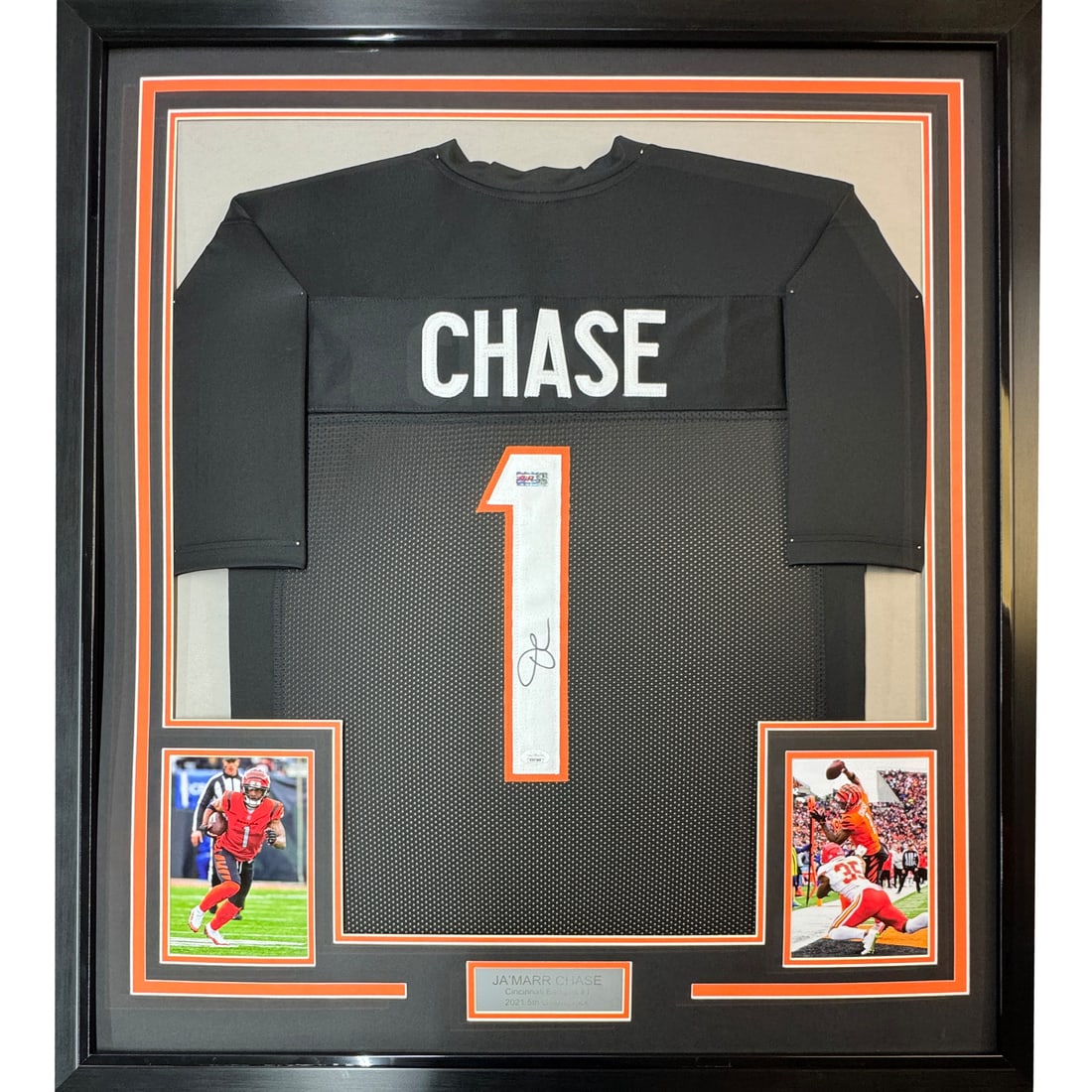 Framed Ja'Marr Chase Signed Black Jersey with JSA COA 35x39: Framed Ja'Marr Chase Signed Black Jersey with JSA COA 35x39 Celebrate your passion for football with this professionally framed autographed jersey of Ja'Marr Chase, the standout player of the Cincinna