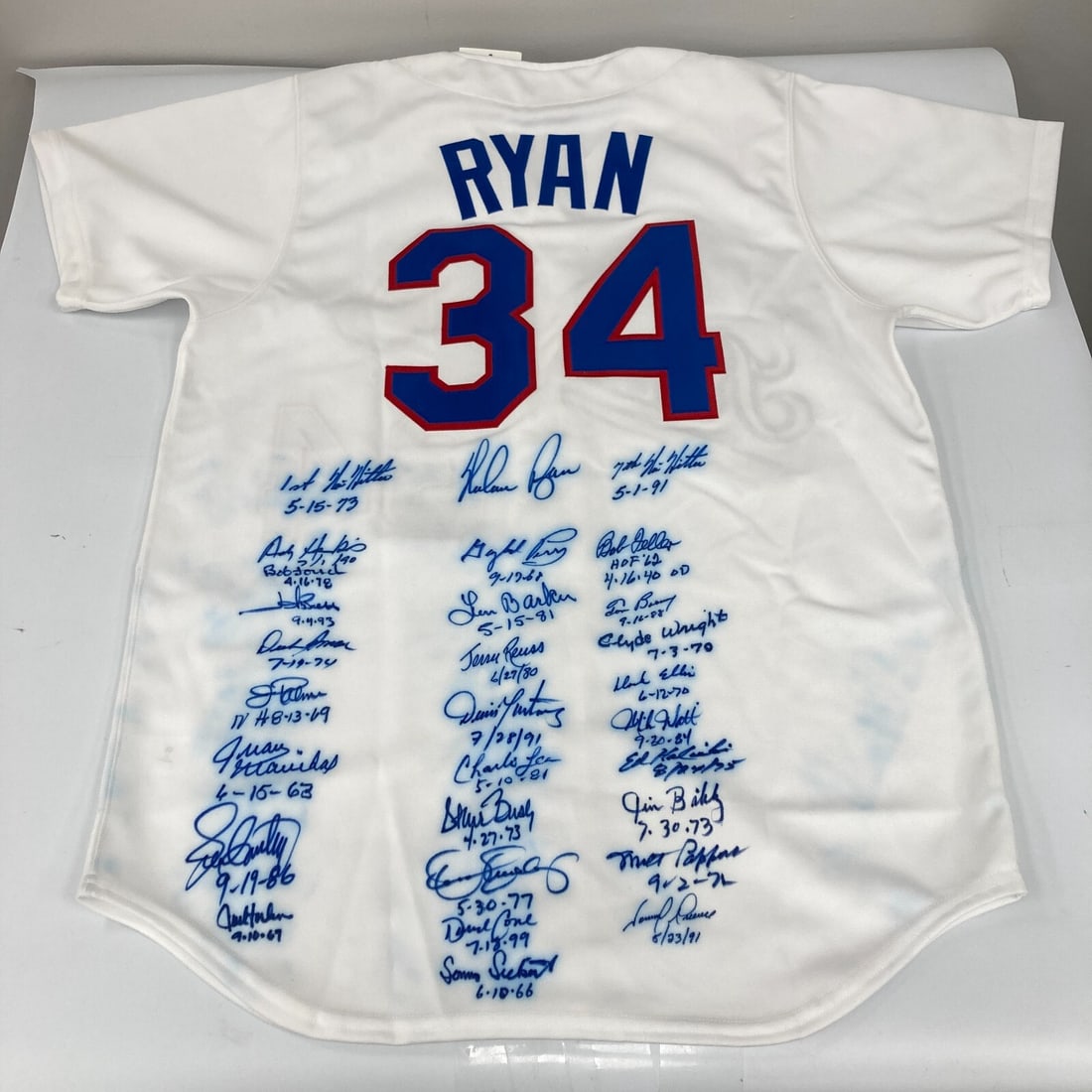 Nolan Ryan Signed Jersey 27 Autographs No-Hitters PSA DNA COA: Nolan Ryan Signed Jersey 27 Autographs No-Hitters PSA DNA COA Celebrate baseball history with this incredible Nolan Ryan jersey, signed by 27 players, including six Hall of Famers, who have achieved n
