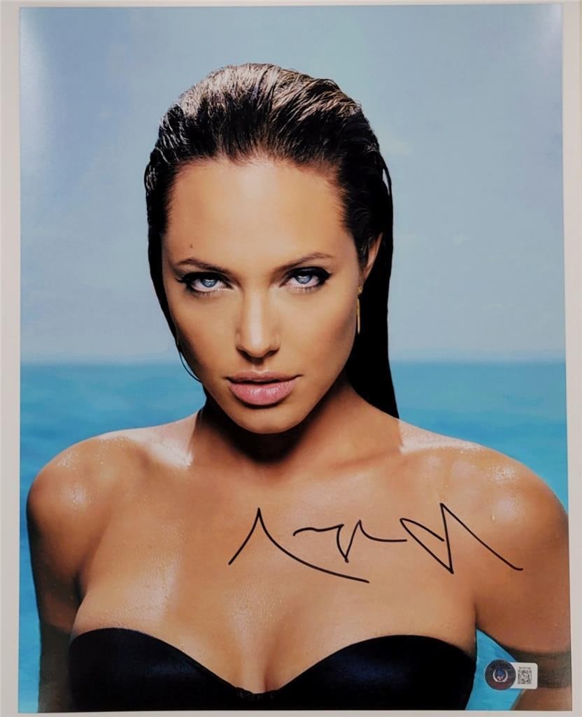 Angelina Jolie Signed 11x14 Photo Beckett Authenticated Mr & Mrs Smith: Angelina Jolie Signed 11x14 Photo Beckett Authenticated Mr & Mrs Smith This stunning 11x14 photograph features the talented Angelina Jolie, known for her captivating performances in films such as 'Mr.