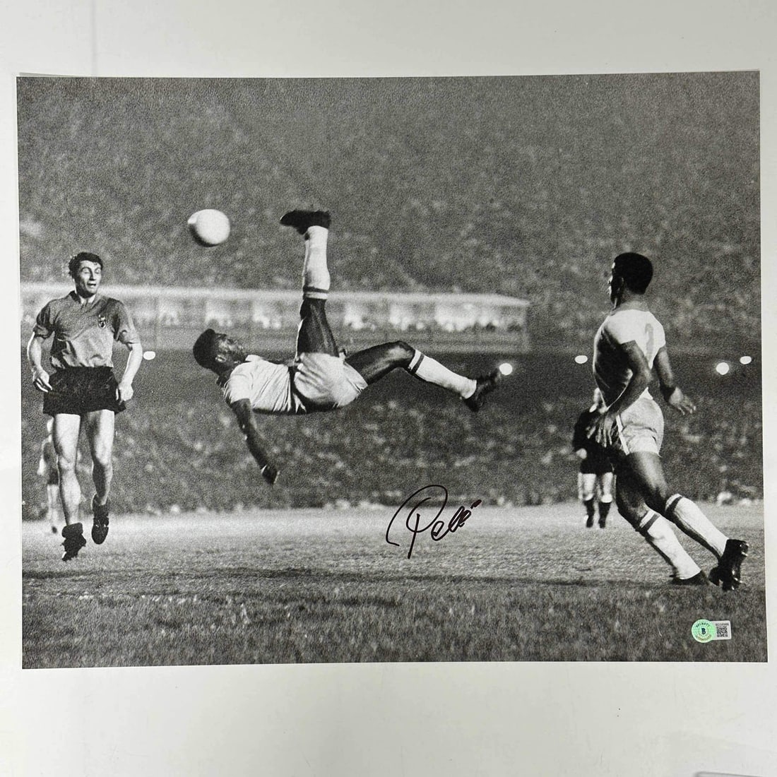 Pele Autographed 16x20 Soccer Photo Bicycle Kick Beckett Authenticated: Pele Autographed 16x20 Soccer Photo Bicycle Kick Beckett Authenticated This autographed 16x20 photo captures the iconic bicycle kick of Pele, one of soccer's greatest athletes. The photograph is authe