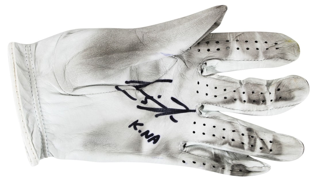 Kevin Na Signed Match Worn Titleist Glove with K-Na Inscription BAS Authenticated: Kevin Na Signed Match Worn Titleist Glove with K-Na Inscription BAS Authenticated This is an authentic match-worn white Titleist glove signed by professional golfer Kevin Na, featuring the inscription