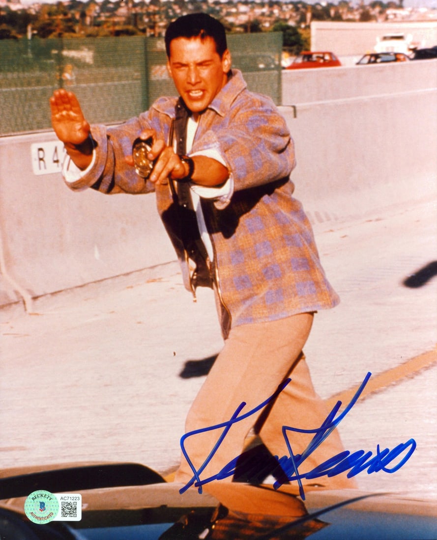 Keanu Reeves Speed Signed 8x10 Photo Beckett Authenticated: Keanu Reeves Speed Signed 8x10 Photo Beckett Authenticated This authentic autographed 8x10 photograph features Keanu Reeves, known for his iconic role in the film "Speed." The photo is a true collecti