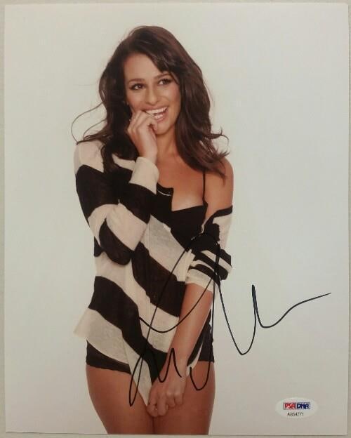 Lea Michele Signed Glee Scream Queens 8x10 Photo PSA/DNA COA: Lea Michele Signed Glee Scream Queens 8x10 Photo PSA/DNA COA This is an original 8x10 photograph signed by Lea Michele, known for her roles in Glee and Scream Queens. The autograph is authenticated by