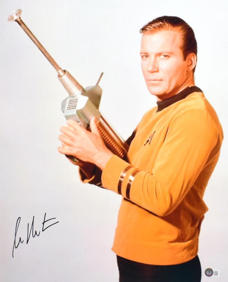 William Shatner Signed Star Trek 16x20 Photo with Beckett Hologram (1 of 11)