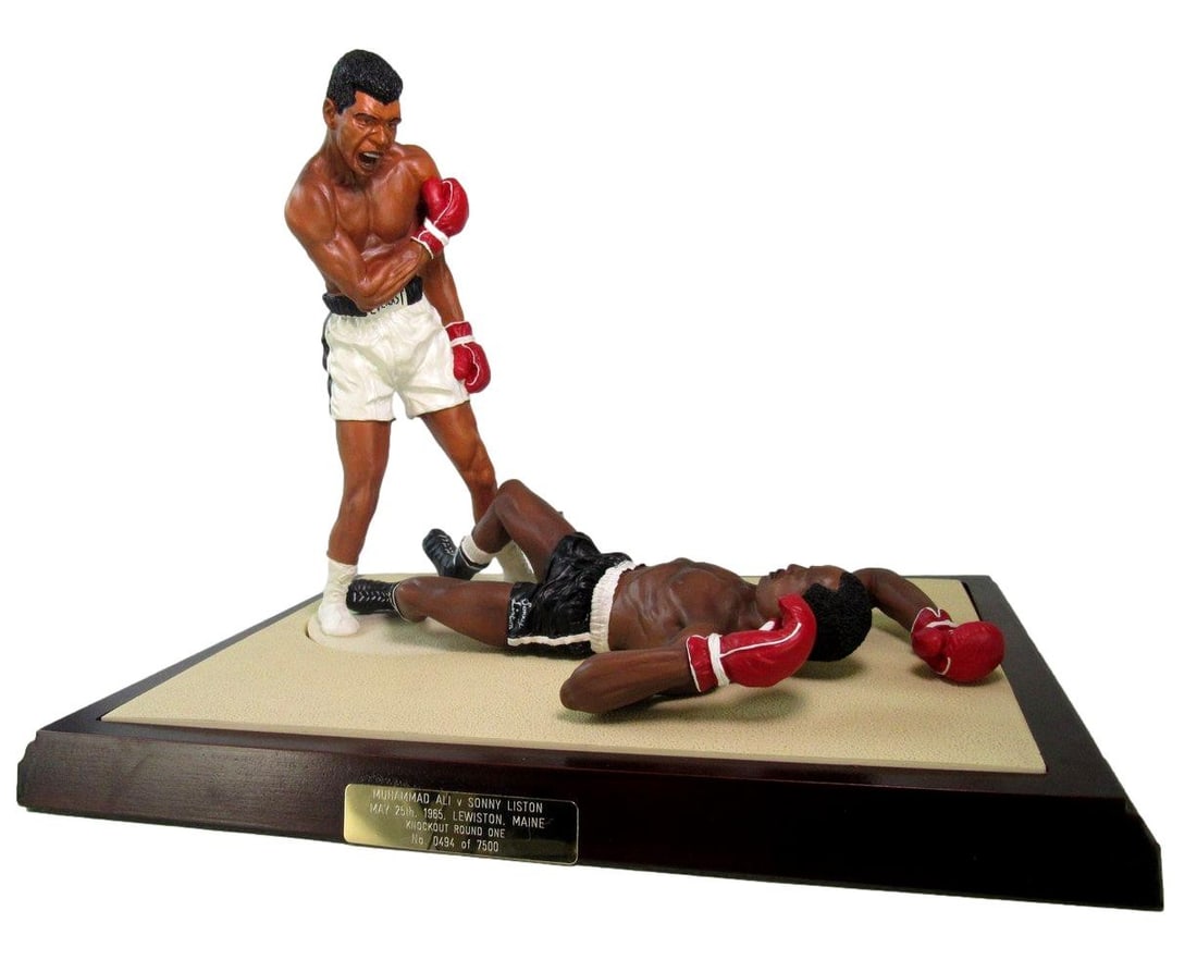 1995 The Art of Sport Muhammad Ali vs Liston Boxing Figurine Numbered 494 of 7500: 1995 The Art of Sport Muhammad Ali vs Liston Boxing Figurine Numbered 494 of 7500 This is a 1995 The Art of Sport figurine featuring Muhammad Ali and Sonny Liston. It is an original collectible, numbe