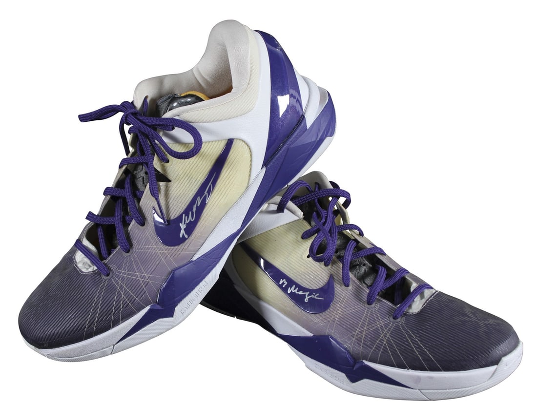 Kobe Bryant Signed Game Worn Nike Zoom Kobe VII Shoes vs Magic 12/2/2012 LOA BAS SIA: Kobe Bryant Signed Game Worn Nike Zoom Kobe VII Shoes vs Magic 12/2/2012 LOA BAS SIA Elevate your memorabilia collection with these authentic game-worn Nike Zoom Kobe VII shoes, personally signed by t
