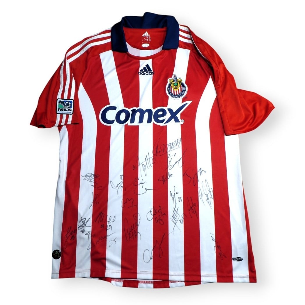 2009 Chivas USA Team Signed Jersey 22 Autographs JSA Authenticated: 2009 Chivas USA Team Signed Jersey 22 Autographs JSA Authenticated Celebrate the spirit of Chivas USA with this original 2009 team-signed jersey. This authentic piece features the signatures of notabl