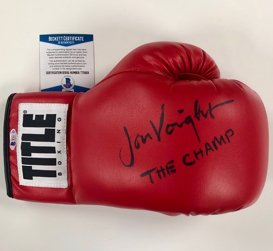 Everlast Boxing Glove Signed by Jon Voight The Champ Beckett Authenticated: Everlast Boxing Glove Signed by Jon Voight The Champ Beckett Authenticated This Everlast boxing glove is autographed by Jon Voight, known for his role in the movie 'The Champ.' The signature is authen