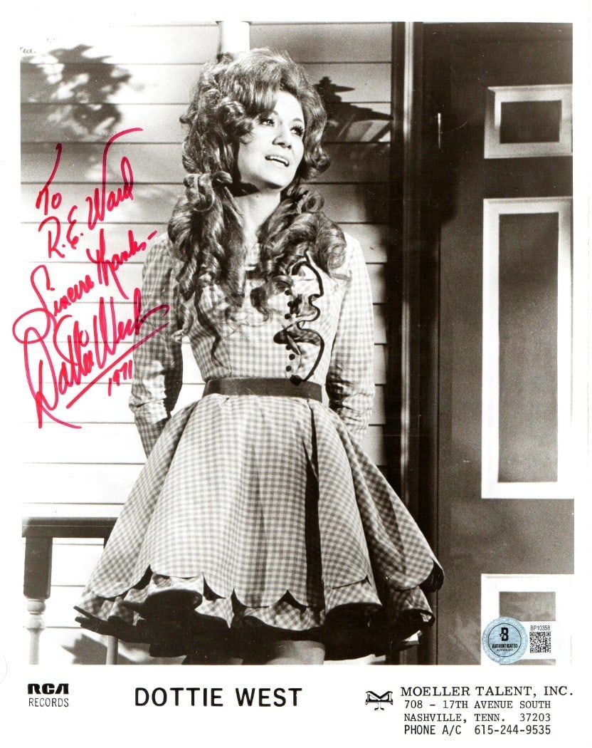 Dottie West Signed 8X10 RCA Promo Photo 1971 Beckett Authenticated: Dottie West Signed 8X10 RCA Promo Photo 1971 Beckett Authenticated This is an original 8x10 photo of Dottie West, an iconic country music artist, autographed by her. The signature has been authenticat