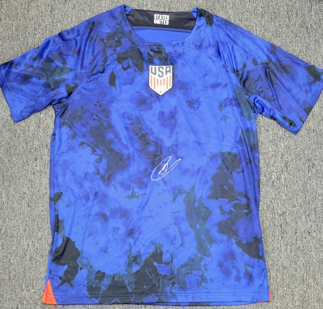Christian Pulisic Signed Team USA Soccer Jersey Beckett BAS: Christian Pulisic Signed Team USA Soccer Jersey Beckett BAS This authentic Team USA soccer jersey features the signature of star player Christian Pulisic. The jersey is an original piece, perfect for