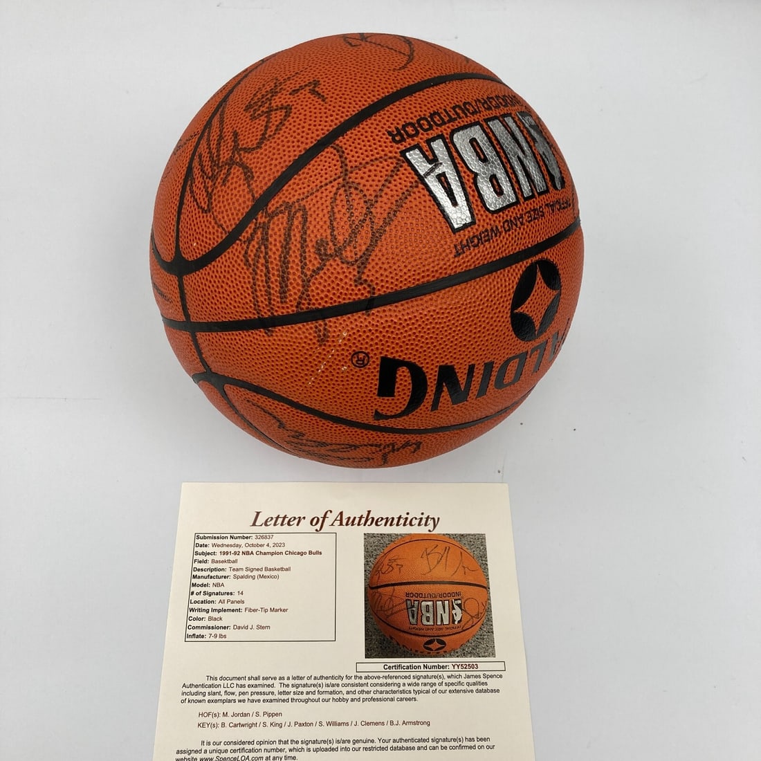 1991-92 Chicago Bulls Team Signed Basketball with JSA COA: 1991-92 Chicago Bulls Team Signed Basketball with JSA COA Celebrate the legacy of the 1991-92 Chicago Bulls with this authentic team-signed basketball featuring the iconic Michael Jordan. This officia