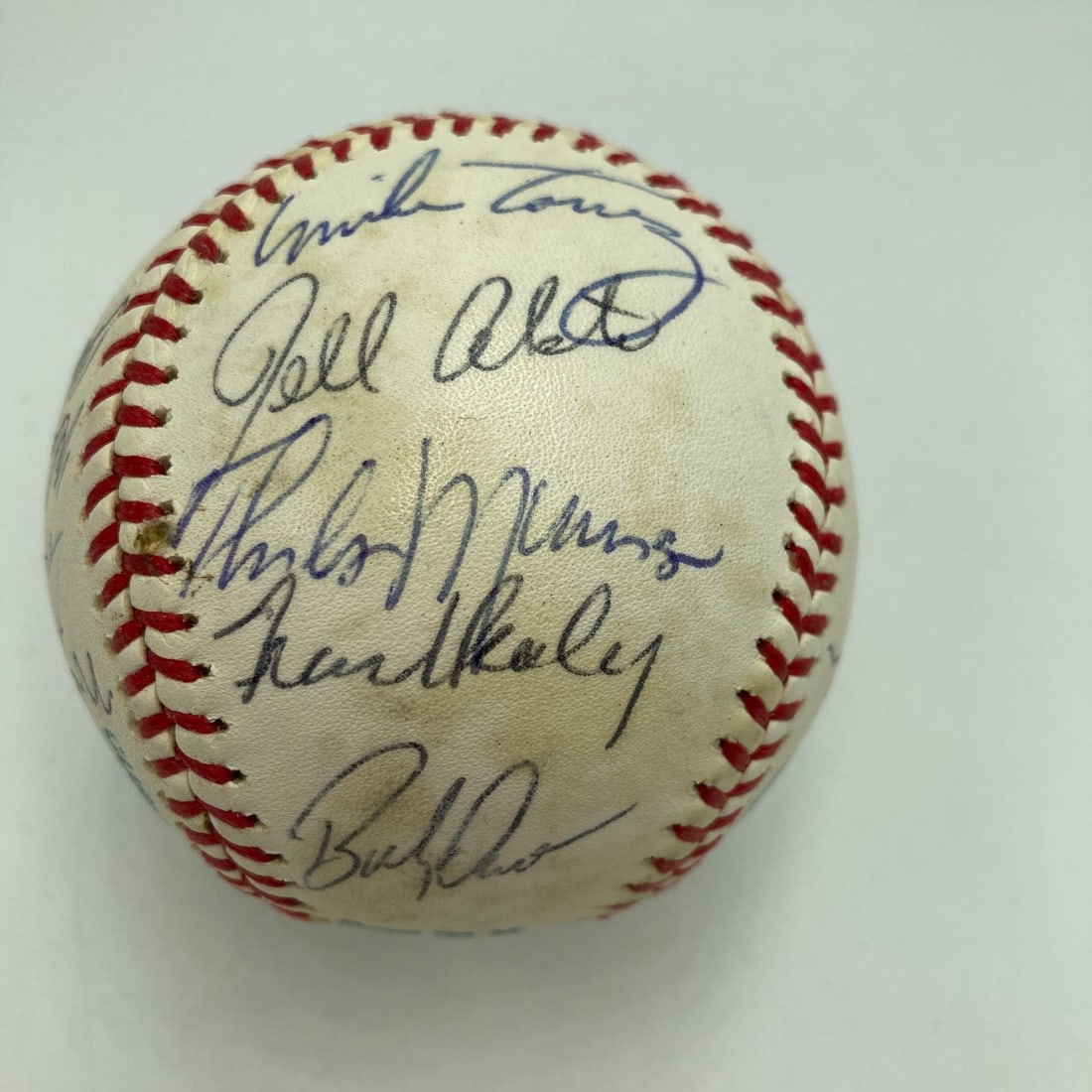 1977 NY Yankees Team Signed Baseball with Thurman Munson JSA COA (1 of 10)
