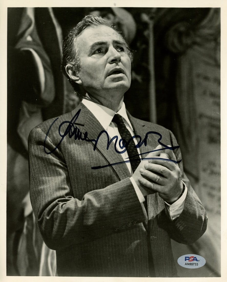 James Mason Signed 8x10 B/W Photo A Star is Born PSA/DNA: James Mason Signed 8x10 B/W Photo A Star is Born PSA/DNA This is an original 8x10 black and white photo of actor James Mason, known for his performance in "A Star is Born." The photo is signed by Maso
