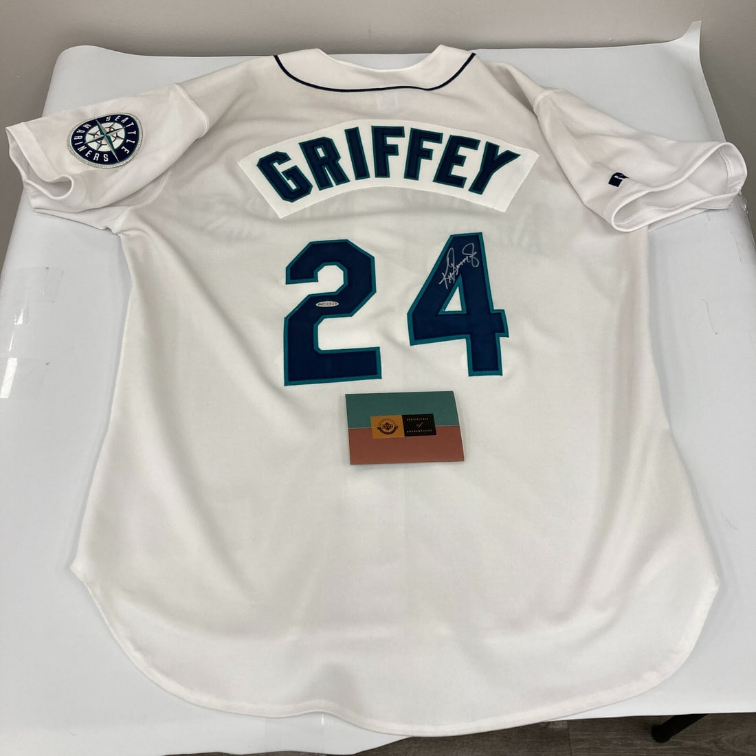 Ken Griffey Jr Signed Seattle Mariners 90s Game Jersey Upper Deck Authenticated: Ken Griffey Jr Signed Seattle Mariners 90s Game Jersey Upper Deck Authenticated This is a Ken Griffey Jr. signed Seattle Mariners game model jersey from the 1990s, featuring an authentic autograph ver