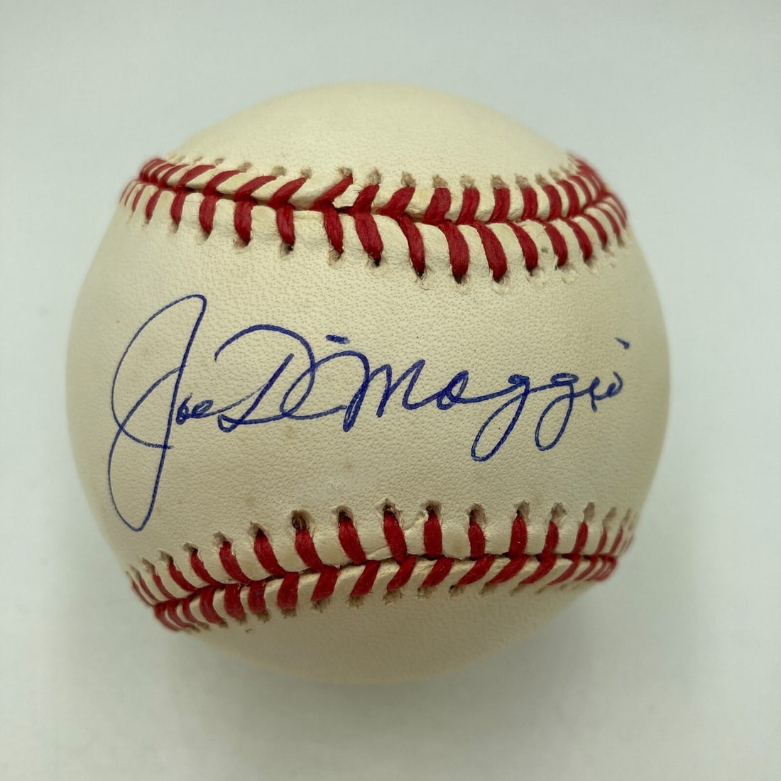 Joe DiMaggio Signed Baseball PSA DNA 10 GEM MINT Yankees: Joe DiMaggio Signed Baseball PSA DNA 10 GEM MINT Yankees Own a piece of baseball history with this Joe DiMaggio Signed American League Baseball, authenticated and graded 10 GEM MINT by PSA. This origi