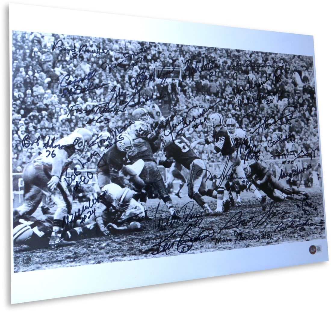 1965 Green Bay Packers Autographed 16x20 Photo 28 Signatures Beckett Authenticated: 1965 Green Bay Packers Autographed 16x20 Photo 28 Signatures Beckett Authenticated Celebrate the legacy of the Green Bay Packers with this remarkable 1965 autographed 16X20 photo featuring legendary p