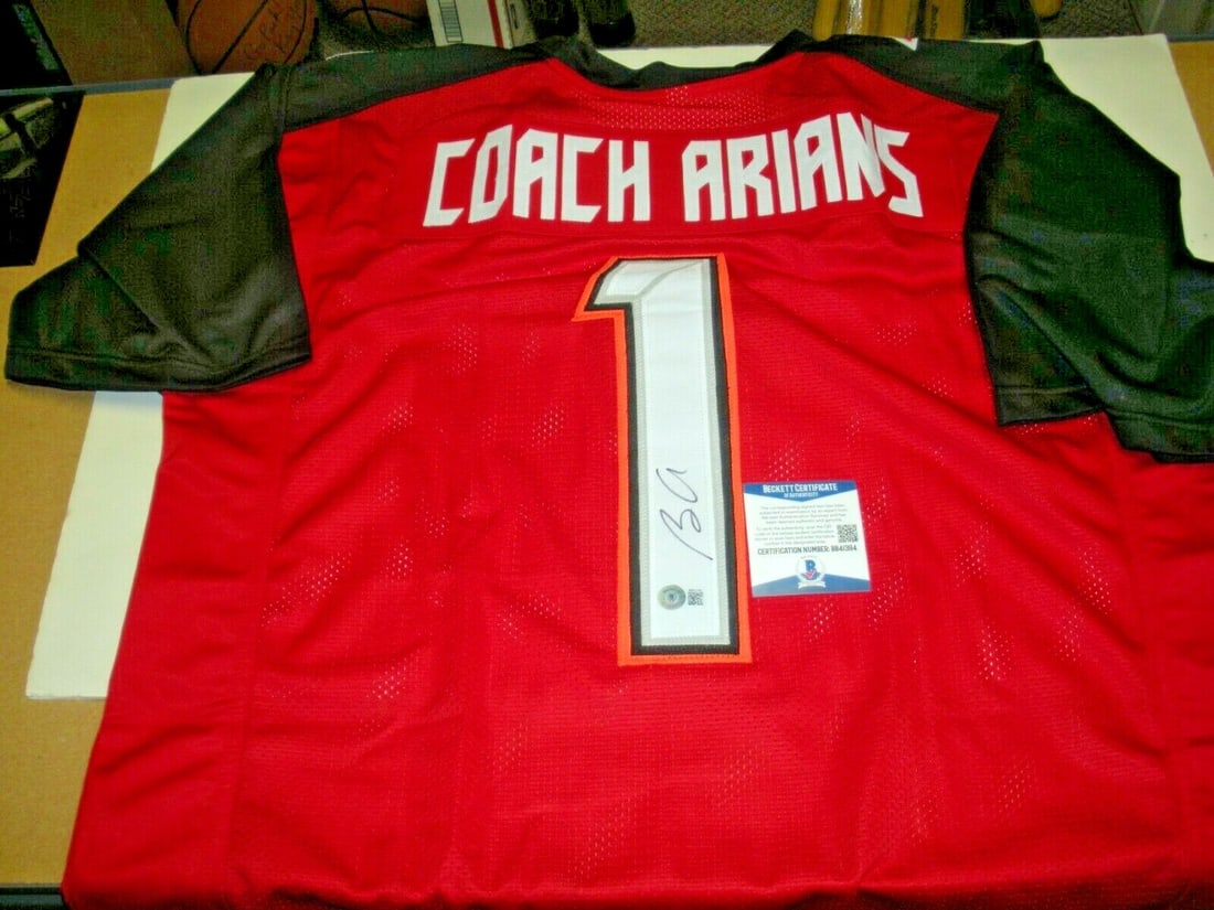 Signed Bruce Arians Jersey Tampa Bay Super Bowl Champion Beckett COA: Signed Bruce Arians Jersey Tampa Bay Super Bowl Champion Beckett COA This is a pre-owned Tampa Bay Buccaneers jersey signed by coach Bruce Arians, commemorating the team's Super Bowl championship. The