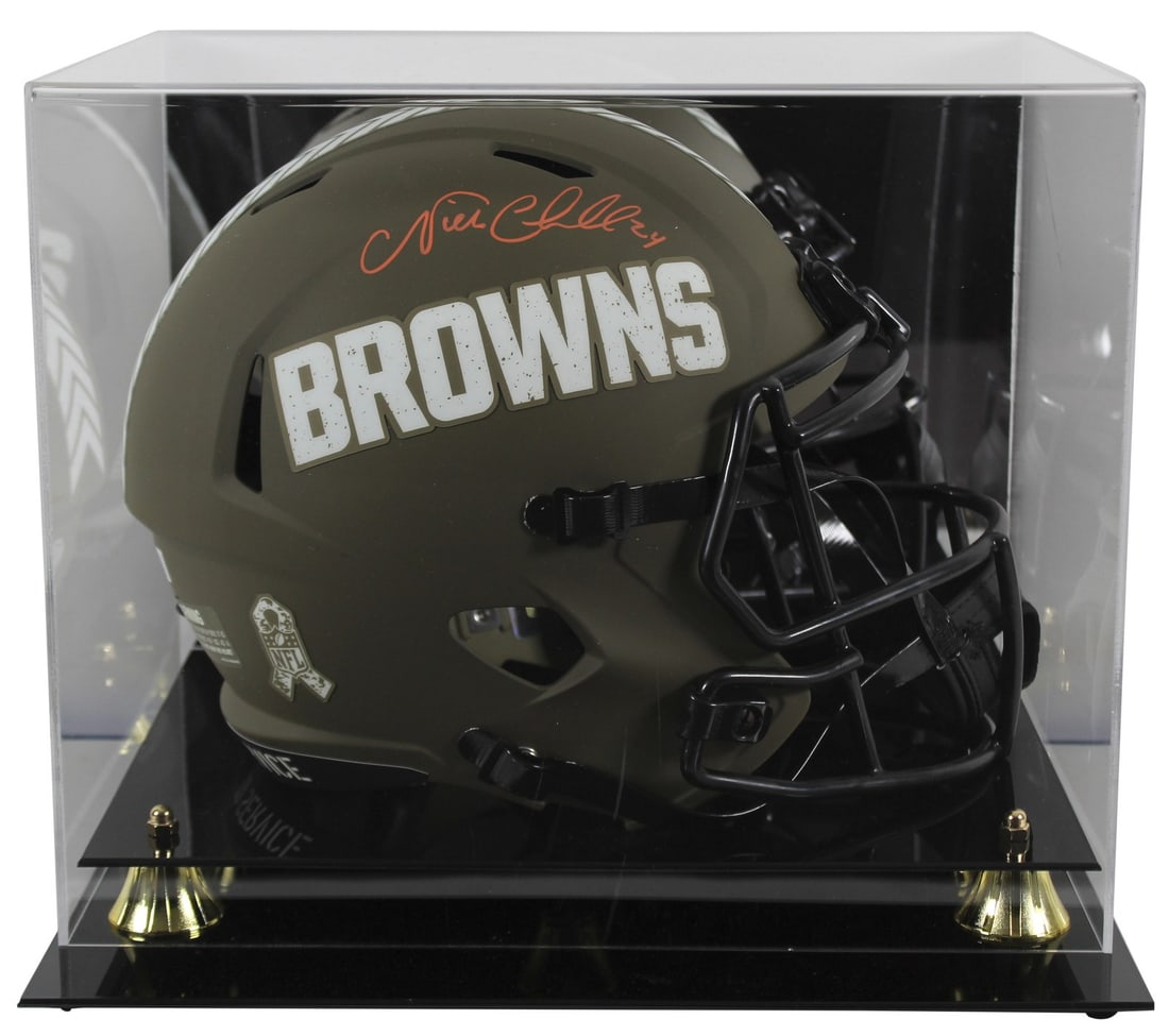 Nick Chubb Signed Cleveland Browns Salute To Service Helmet With Display Case BAS Witnessed: Nick Chubb Signed Cleveland Browns Salute To Service Helmet With Display Case BAS Witnessed This is a Cleveland Browns autographed alternate Salute To Service Riddell full-size speed replica helmet, p