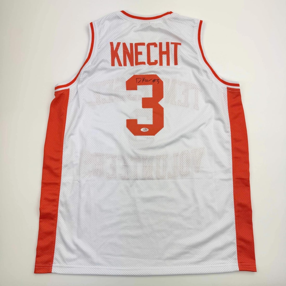 Dalton Knecht Signed Tennessee Volunteers Basketball Jersey PSA COA: Dalton Knecht Signed Tennessee Volunteers Basketball Jersey PSA COA Showcase your support for the Tennessee Volunteers with this autographed Dalton Knecht white basketball jersey. This custom jersey