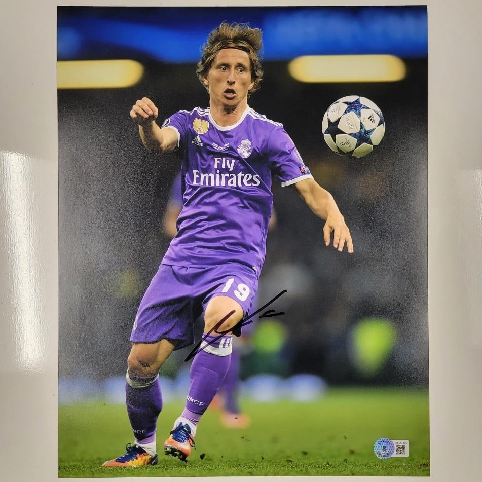 Luka Modric Signed Real Madrid 11x14 Photo Beckett BAS Certified: Luka Modric Signed Real Madrid 11x14 Photo Beckett BAS Certified Own a piece of soccer history with this authentic, signed 11x14 photo of Luka Modric, the legendary midfielder of Real Madrid. This ori