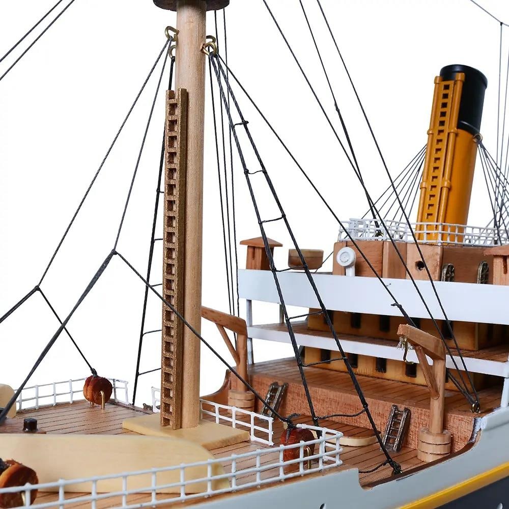 Exquisite Titanic Model Ship in Western Red Cedar Wood (1 of 17)