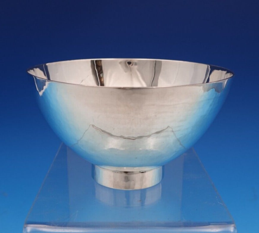 Kalo Sterling Silver Handwrought Dip Dish 2.5 x 4.5 6.0 ozt: Kalo Sterling Silver Handwrought Dip Dish 2.5 x 4.5 6.0 ozt This exquisite Kalo sterling silver dip dish showcases the artistry of handwrought craftsmanship. Measuring 2 1/2" in height and 4 1/2" in w