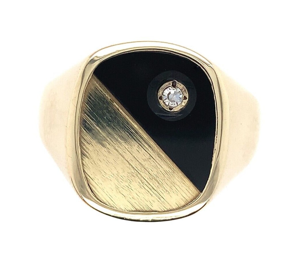 Vintage 10k Yellow Gold Black Onyx Diamond Ring Size 11.75: Vintage 10k Yellow Gold Black Onyx Diamond Ring Size 11.75 Discover this striking vintage 10k yellow gold men's ring, featuring a genuine natural black onyx and diamond accent. The ring showcases a 1/