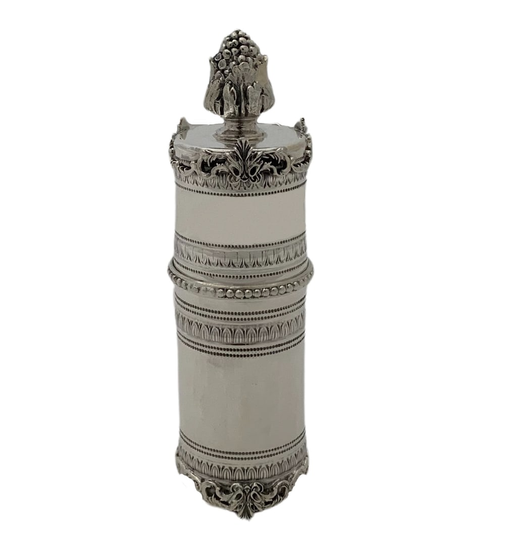 Handmade Gadroon Sterling Silver Matchbox Holder with Grape Design: Handmade Gadroon Sterling Silver Matchbox Holder with Grape Design This exquisite matchbox holder is crafted from fine 925 sterling silver, featuring a stunning handmade Gadroon style border and ornat