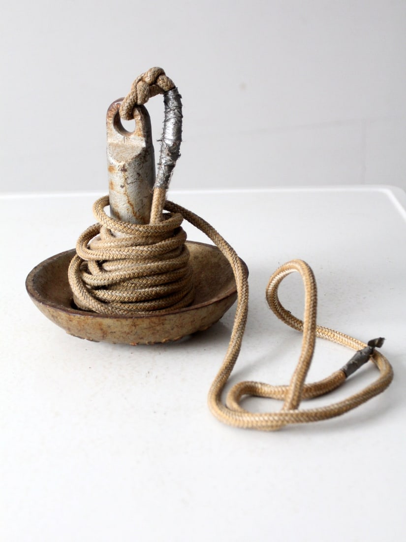 Roloff Mfg Vintage Cast Iron Boat Anchor with 20'8 Rope: Roloff Mfg Vintage Cast Iron Boat Anchor with 20'8 Rope This vintage Roloff Mfg. Co. cast iron boat anchor combines functionality with classic design. Weighing 15 lbs, it features a distinctive mushro