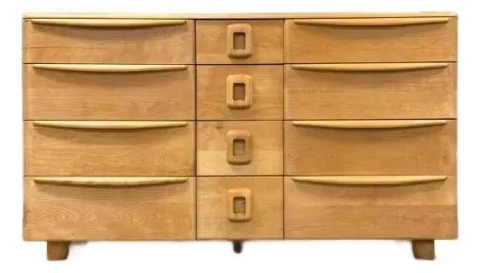 Mid Century Modern Heywood Wakefield Solid Maple Encore Dresser: Mid Century Modern Heywood Wakefield Solid Maple Encore Dresser This exquisite mid-century modern Encore dresser, crafted from solid maple by Heywood Wakefield, showcases a timeless design that enhanc