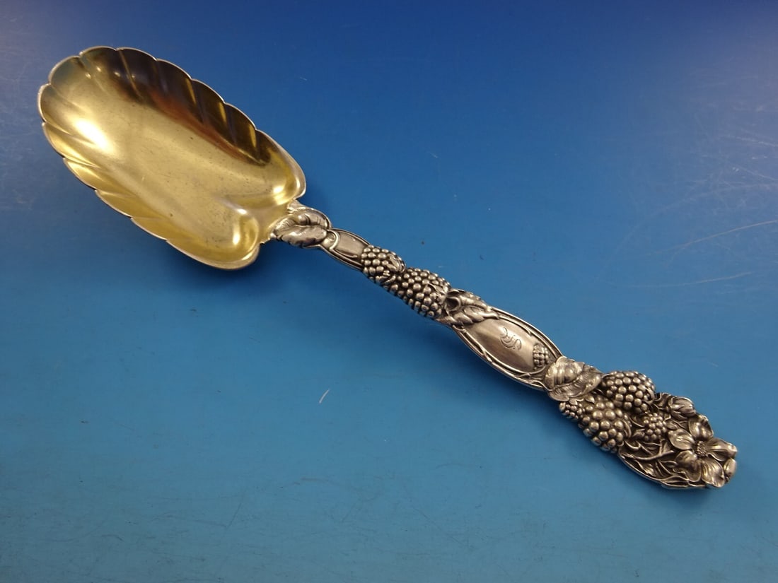 Tiffany & Co Blackberry Sterling Silver Berry Spoon 8.5" Leaf Bowl: Tiffany & Co Blackberry Sterling Silver Berry Spoon 8.5" Leaf Bowl This exquisite serving spoon is part of the Blackberry pattern by Tiffany & Co., crafted from high-quality sterling silver. The spoon