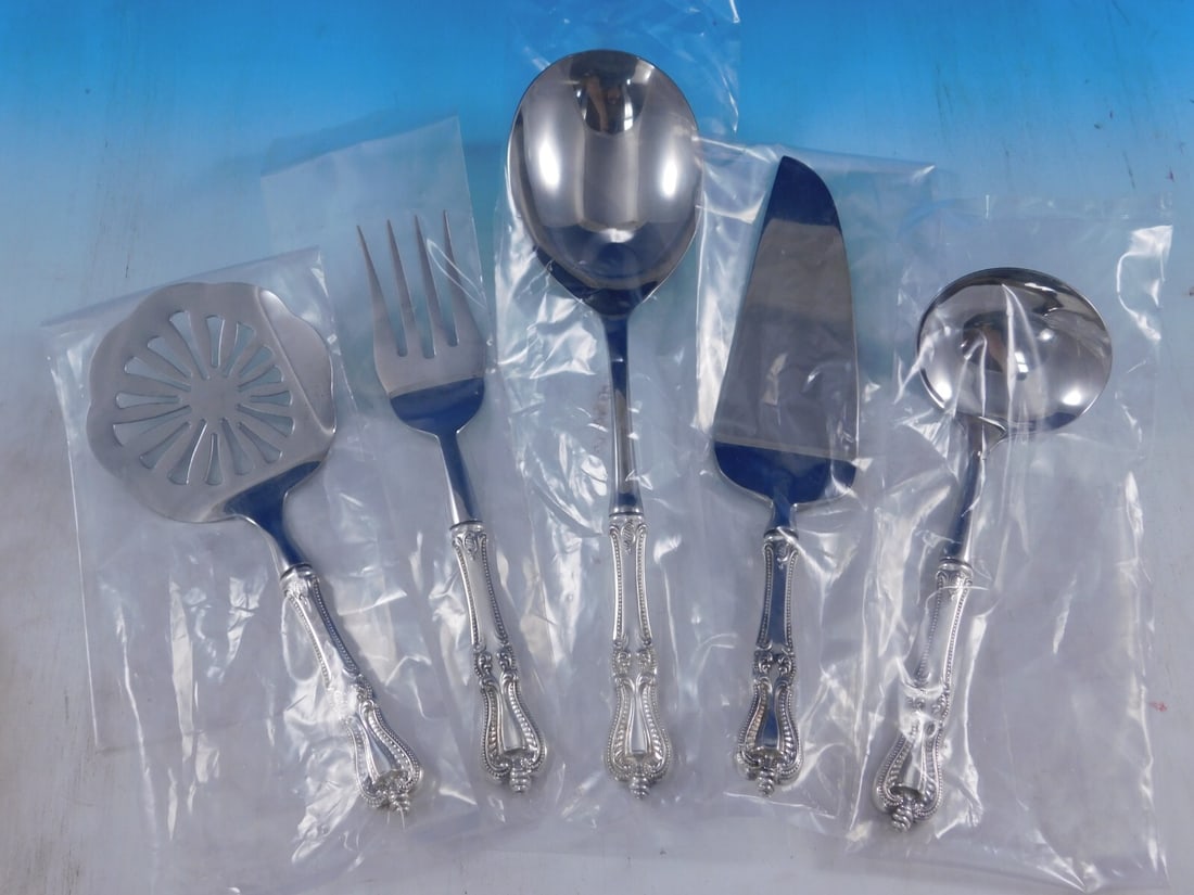 Towle Old Colonial Sterling Silver 5pc Thanksgiving Serving Set: Towle Old Colonial Sterling Silver 5pc Thanksgiving Serving Set Enhance your Thanksgiving celebrations with this exquisite 5-piece serving set from the renowned Old Colonial pattern by Towle. Crafted