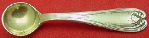 Tiffany & Co Colonial Sterling Silver Gold Washed Salt Spoon 2 1/4": Tiffany & Co Colonial Sterling Silver Gold Washed Salt Spoon 2 1/4" This stunning salt spoon from the Colonial pattern by Tiffany & Co. showcases exquisite craftsmanship. Crafted from sterling silver