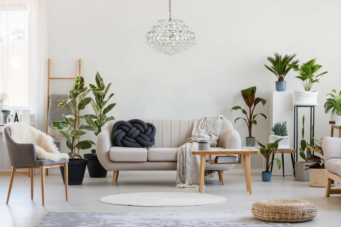 Savannah Modern 5-Light Crystal Pendant Chandelier with Chrome Finish and Adjustable Chain: Savannah Modern 5-Light Crystal Pendant Chandelier with Chrome Finish and Adjustable Chain This modern pendant chandelier features a chrome frame with clear Royal Cut crystals, designed to enhance