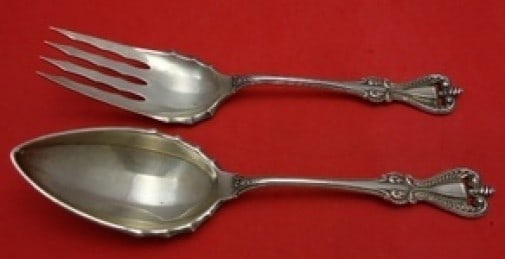 Towle Old Colonial Sterling Silver Salad Serving Set 2pc 9 1/4 inch: Towle Old Colonial Sterling Silver Salad Serving Set 2pc 9 1/4 inch Enhance your dining experience with this exquisite 2-piece salad serving set from the Old Colonial pattern by Towle. Crafted from hi