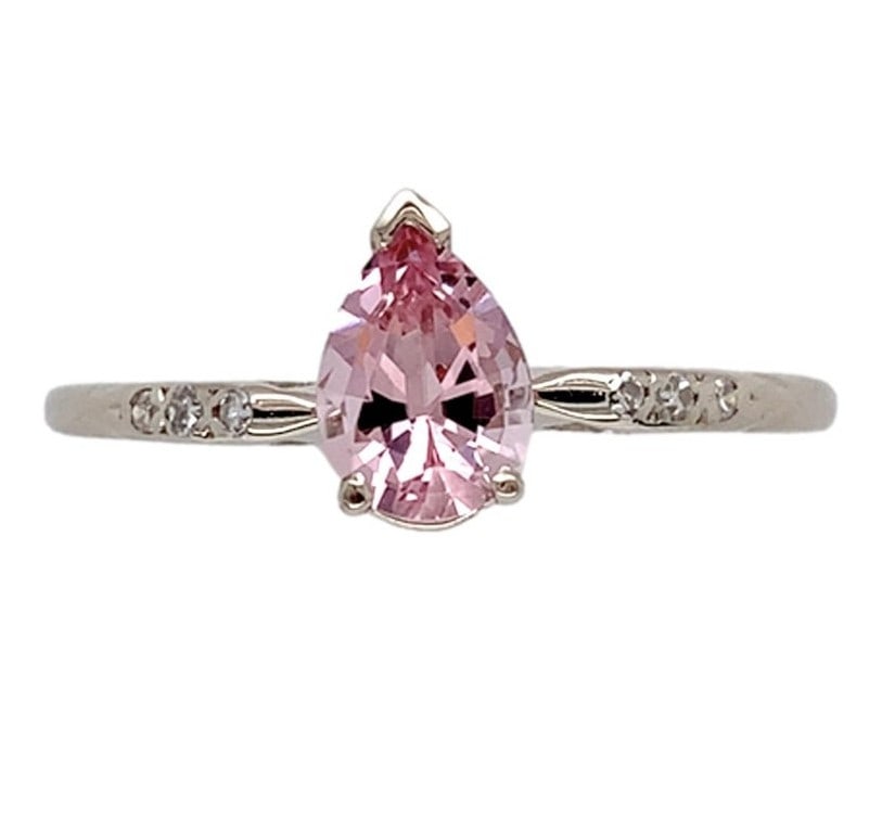 14k White Gold Vintage Pear Morganite Diamond Ring 0.60ct: 14k White Gold Vintage Pear Morganite Diamond Ring 0.60ct This exquisite 14k white gold ring features a stunning pear-shaped genuine natural morganite, weighing 0.60ct, complemented by six diamond acc
