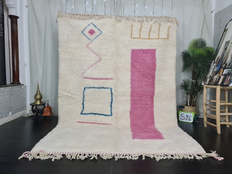 Authentic Handmade Moroccan Berber Wool Rug 8 x 5 Feet: Authentic Handmade Moroccan Berber Wool Rug 8 x 5 Feet Enhance your living space with this exquisite White Authentic Handmade Moroccan Berber Wool Rug. Skillfully handwoven by local Berber women weave