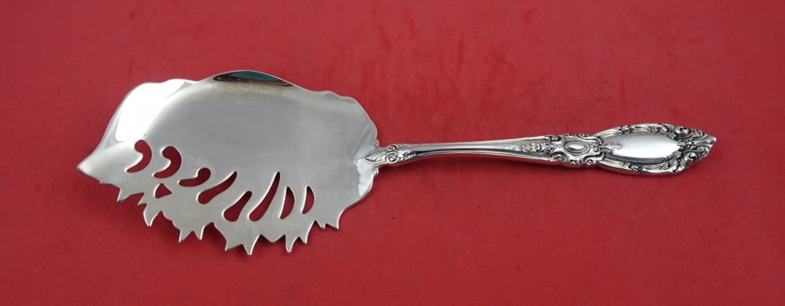 Towle King Richard Sterling Silver Macaroni Server 10 1/4 inch: Towle King Richard Sterling Silver Macaroni Server 10 1/4 inch Presenting a stunning 10 1/4" macaroni server from the King Richard pattern by Towle. Crafted from high-quality sterling silver, this ser