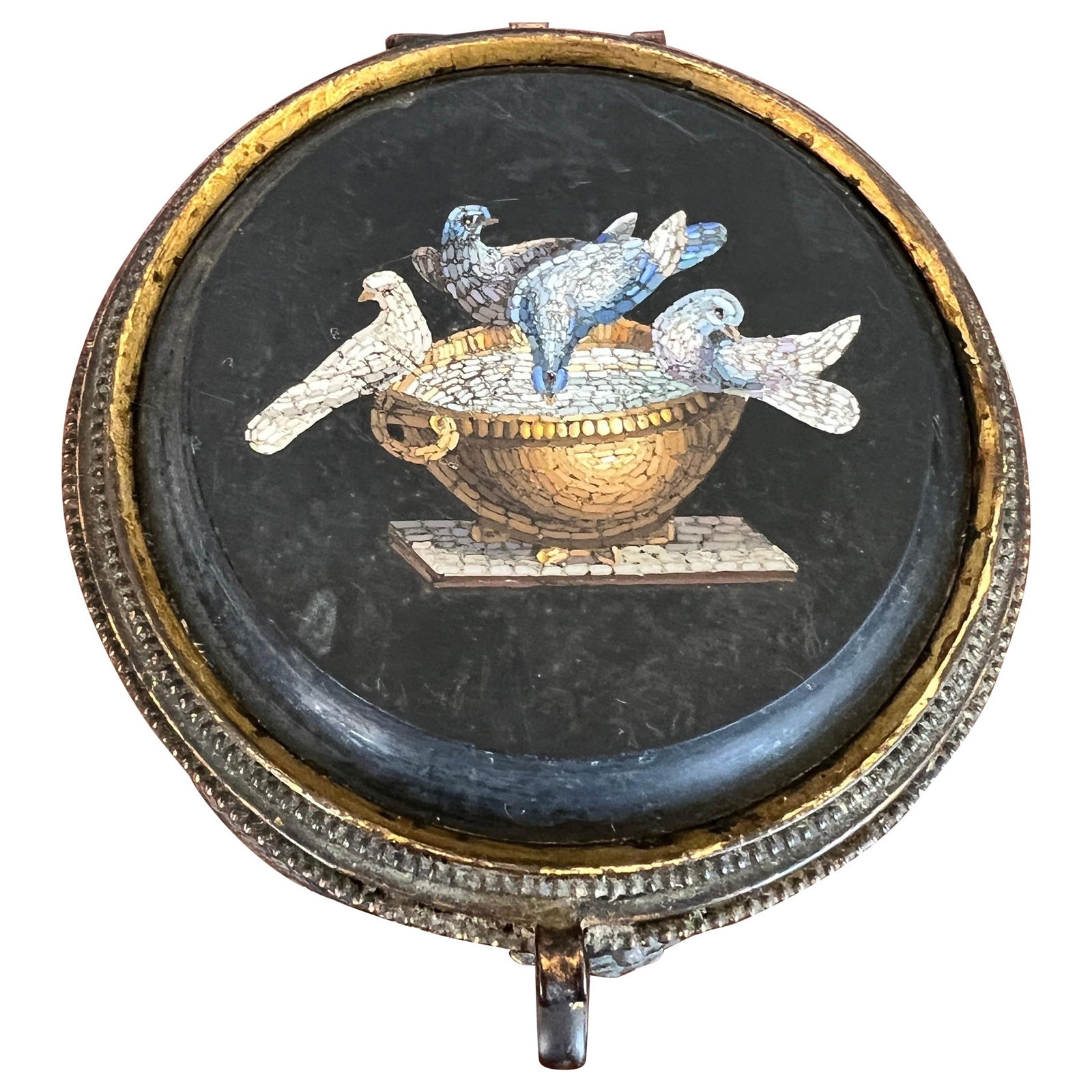 19th Century Italian Grand Tour Micro-Mosaic Doves of Pliny Box: 19th Century Italian Grand Tour Micro-Mosaic Doves of Pliny Box Discover this exquisite 19th Century Italian Grand Tour Micro-Mosaic box, attributed to the esteemed Vatican Mosaic Studio. This remarka