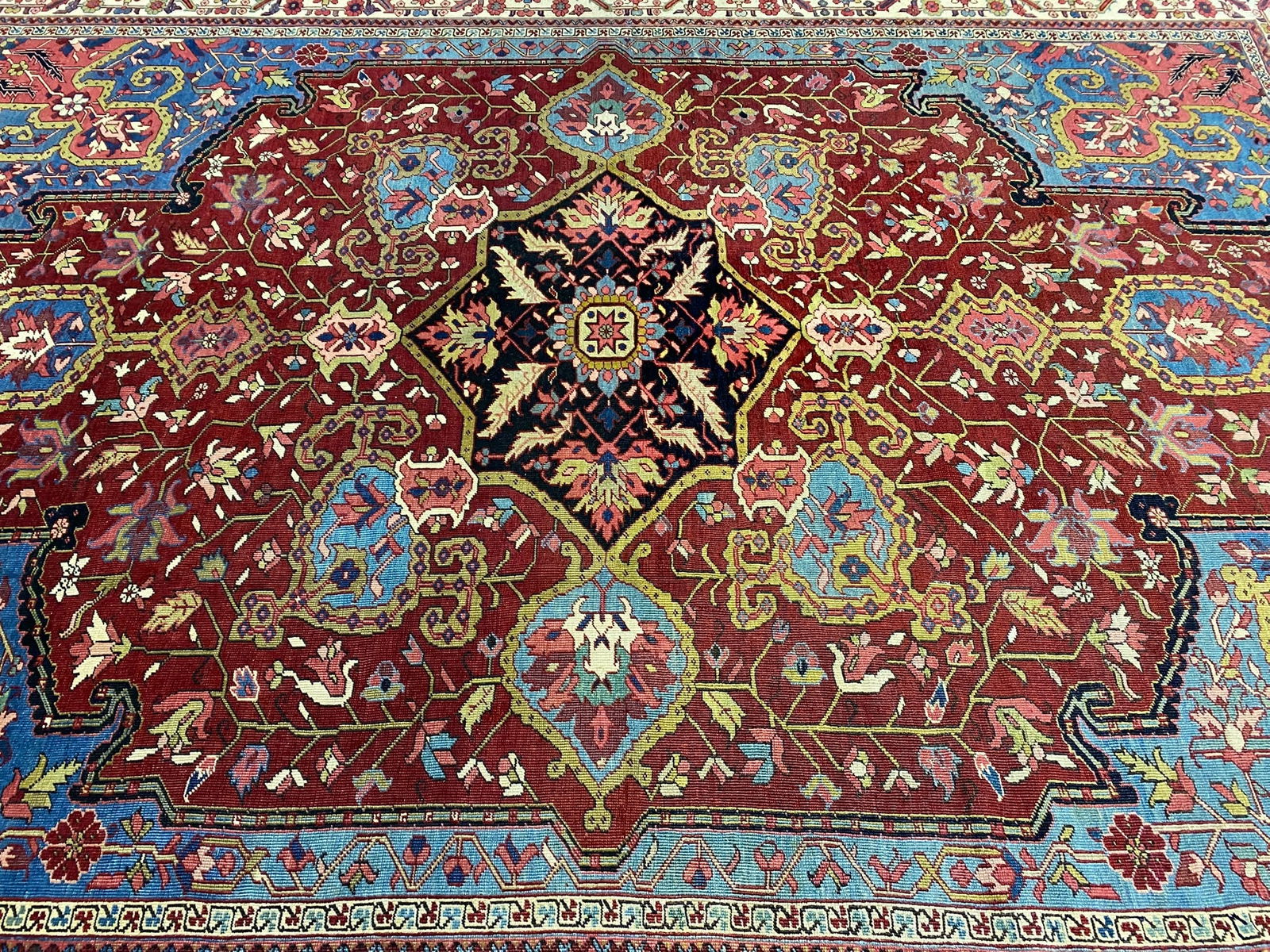 Authentic Persian Heriz Rug 11.6 x 15.3 Premium Quality: Authentic Persian Heriz Rug 11.6 x 15.3 Premium Quality Free continental US Shipping Discover the exquisite craftsmanship of this authentic Persian Heriz rug, measuring 11.6 x 15.3 feet. This