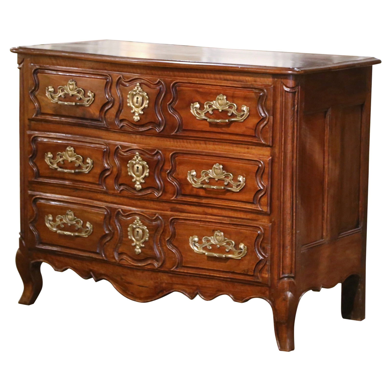 18th Century French Louis XV Walnut Commode with Bronze Handles: 18th Century French Louis XV Walnut Commode with Bronze Handles This exquisite 18th Century French Louis XV Commode Lyonnaise is a stunning addition to any entryway, bedroom, or living room. Crafted i