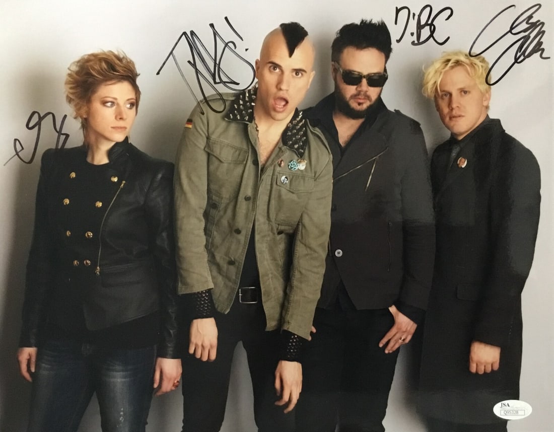 Neon Trees Signed Photograph Custom Framed JSA Authenticated 11 x 14: Neon Trees Signed Photograph Custom Framed JSA Authenticated 11 x 14 This is a custom framed photograph of the full band Neon Trees, featuring autographs from Tyler Glen, Elaine Brady, Chris Allen, an