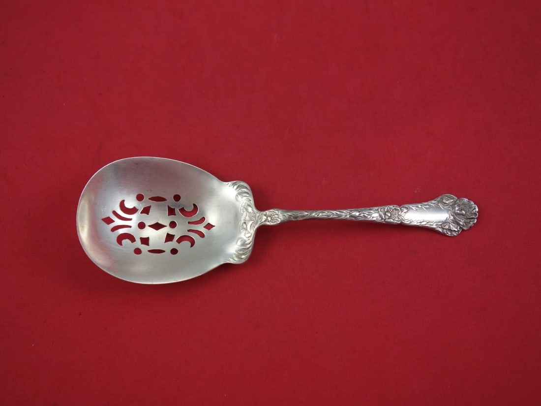 Gorham Poppy Sterling Silver Ice Spoon 7 3/4 Inch Antique: Gorham Poppy Sterling Silver Ice Spoon 7 3/4 Inch Antique Introducing the Poppy Ice Spoon by Gorham, a stunning piece crafted from sterling silver. Measuring 7 3/4 inches long, this spoon features the